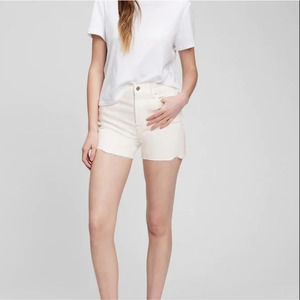 Gap Women - 4" High Rise White Denim Shorts with Washwell / size: 32 /14T / NWT